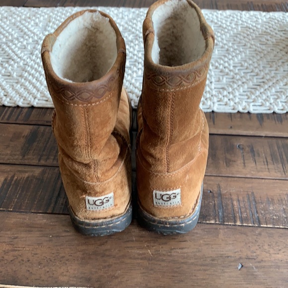 Uggs women's brown size 5 midi suede boot GUC - Picture 4 of 4